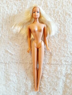 2021 Gold Medal Malibu Barbie 1975 Reproduction (GPC77)